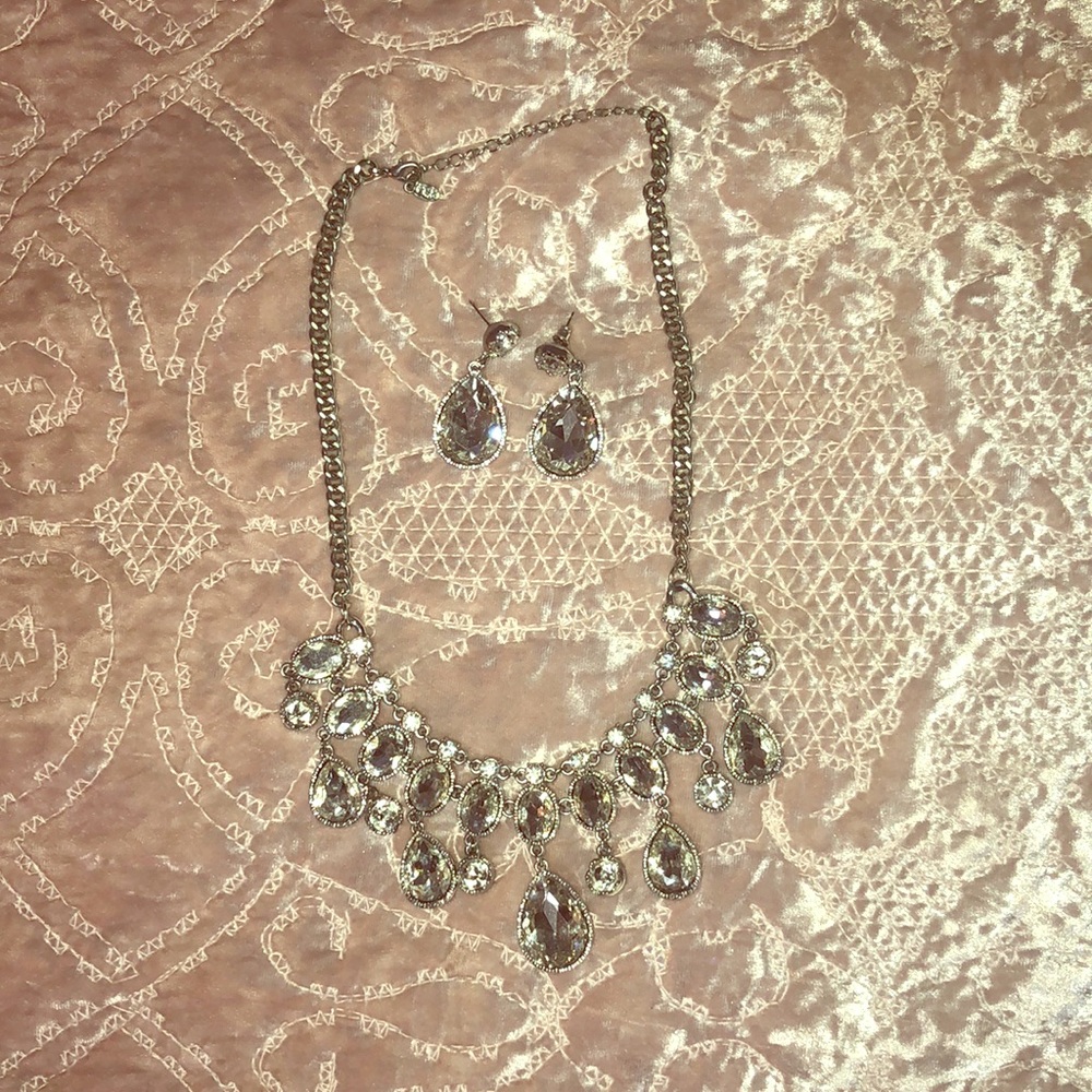 Necklace and earring set